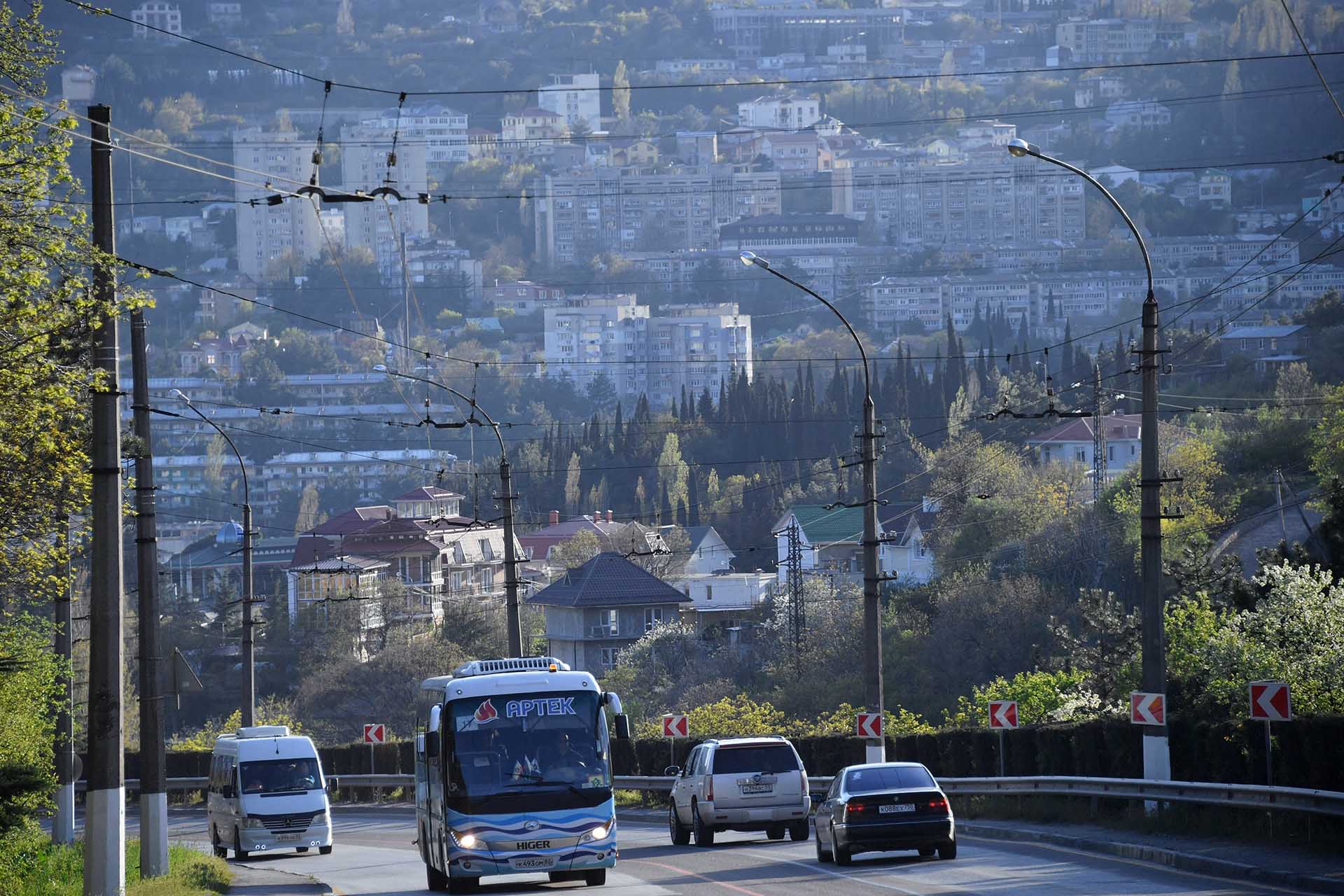 Самые последние новости крыма. Ялта город. Ялта с высоты. Ялта осенью. Крым сейчас.