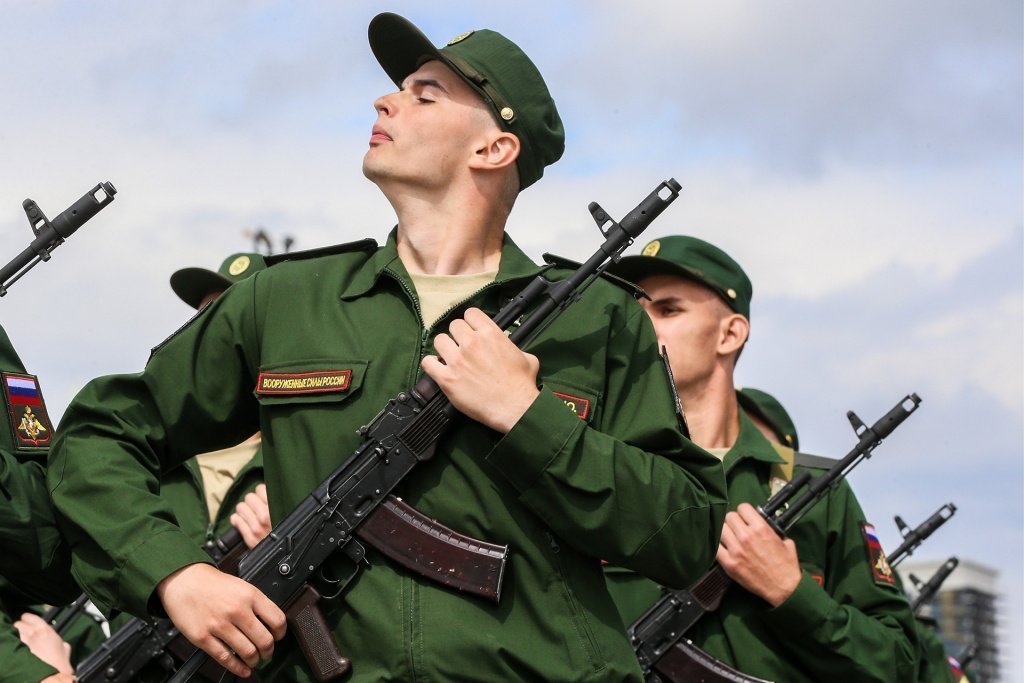 Курсанты маршируют